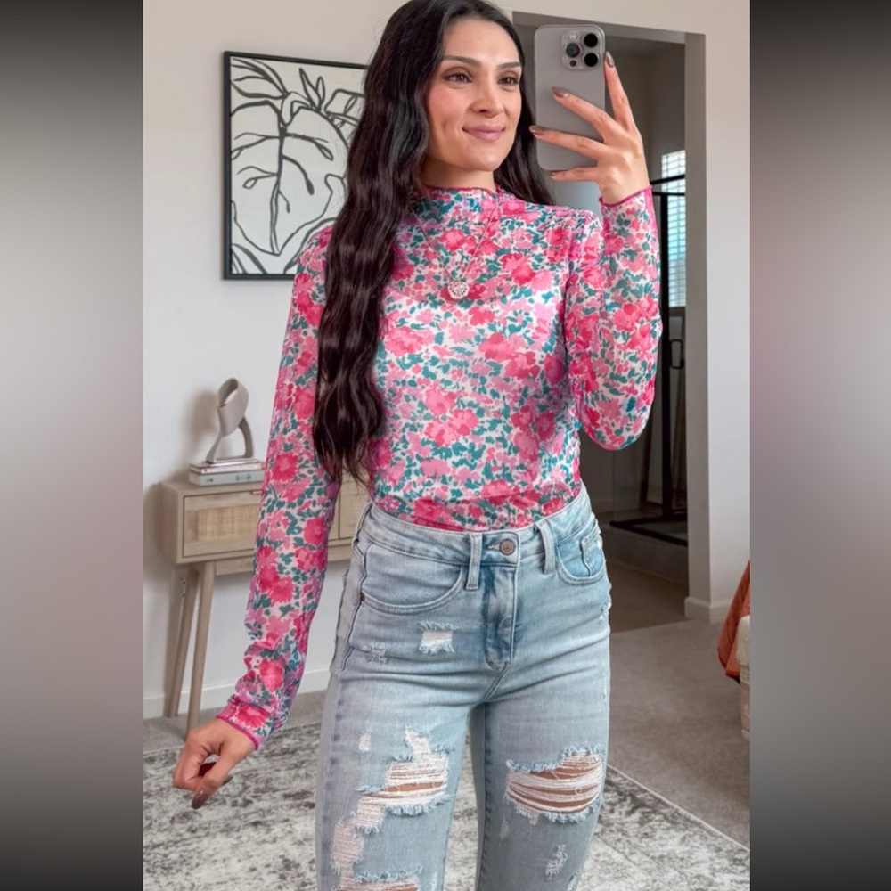 1139. Floral sheer long sleeve top in pink